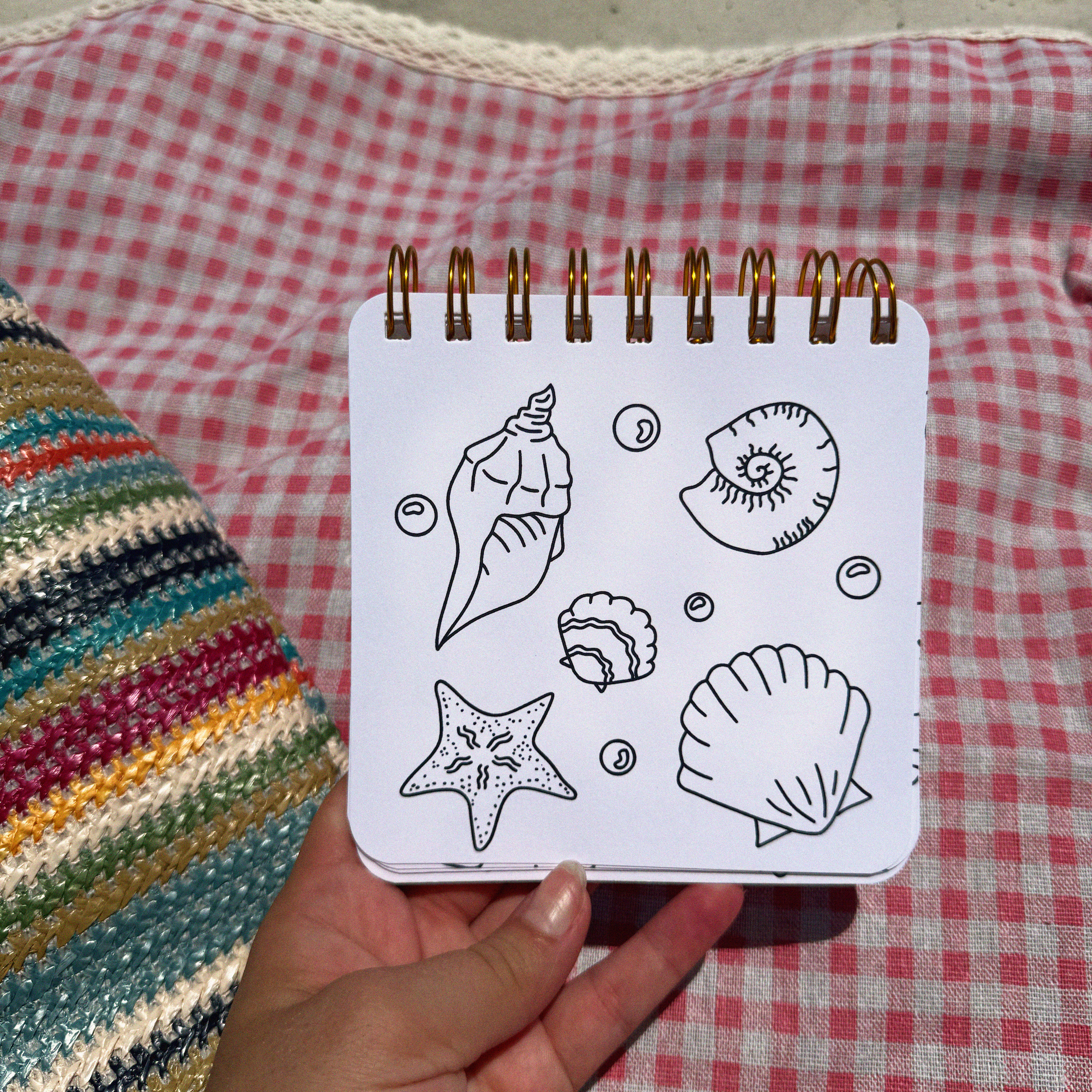 Summer Moments: Mini Coloring Book